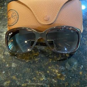 Rayban sunglasses for women. Worn twice.